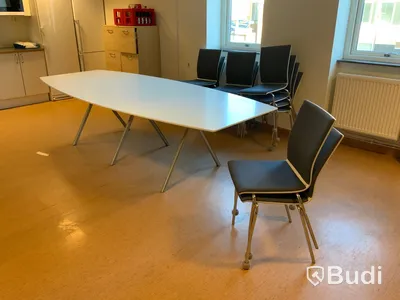 Matbord inklusive 12st stolar  - Rum 2056 - Omstartad pga felbud