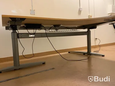 Höj och sänkbart skrivbord - Rum 2044