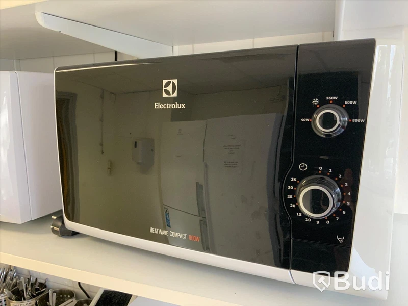 2st Mikrovågsugn  Electrolux 800W  - Rum 2029