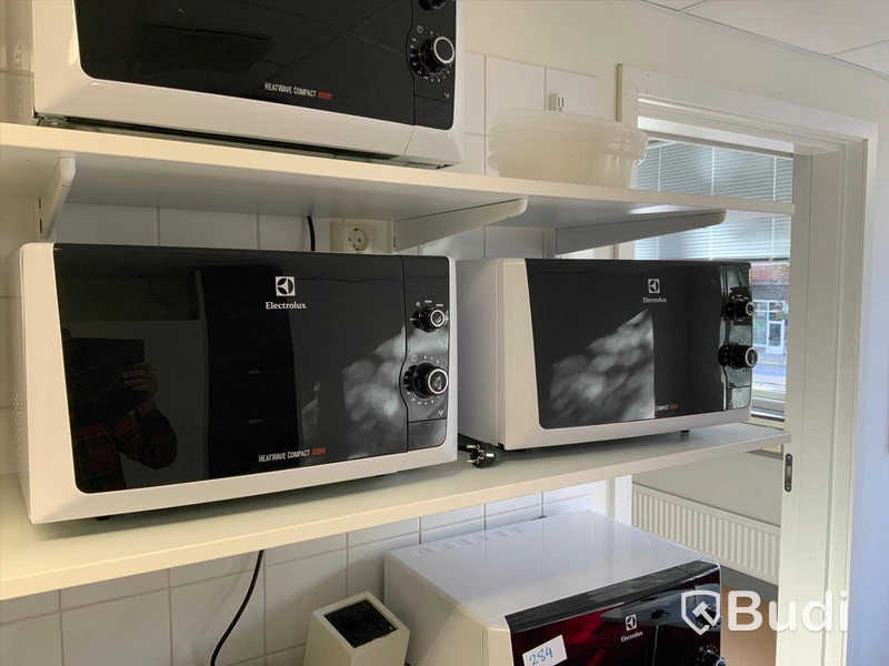 2st Mikrovågsugn  Electrolux 800W  - Rum 2029