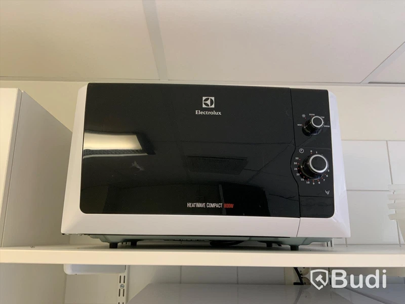 Mikrovågsugn  Electrolux 800W  - Rum 2029