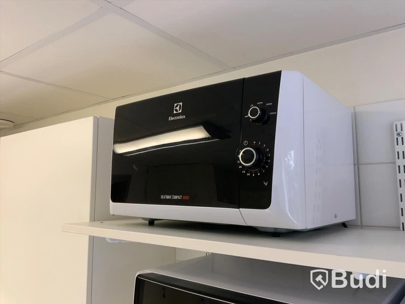 Mikrovågsugn  Electrolux 800W  - Rum 2029