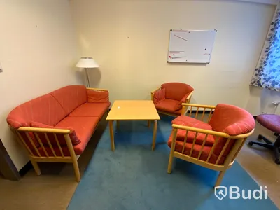 Soffa, fåtölj 2st, bord och golvlampa  - Rum 3127
