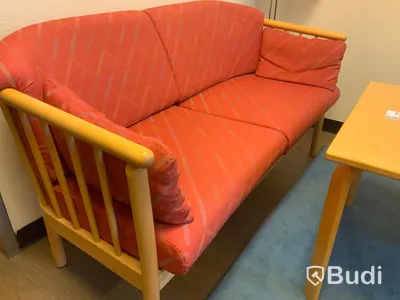 Soffa, fåtölj 2st, bord och golvlampa  - Rum 3127
