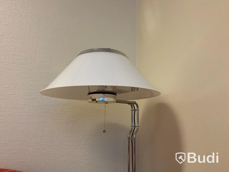 Soffa, fåtölj 2st, bord och golvlampa  - Rum 3127