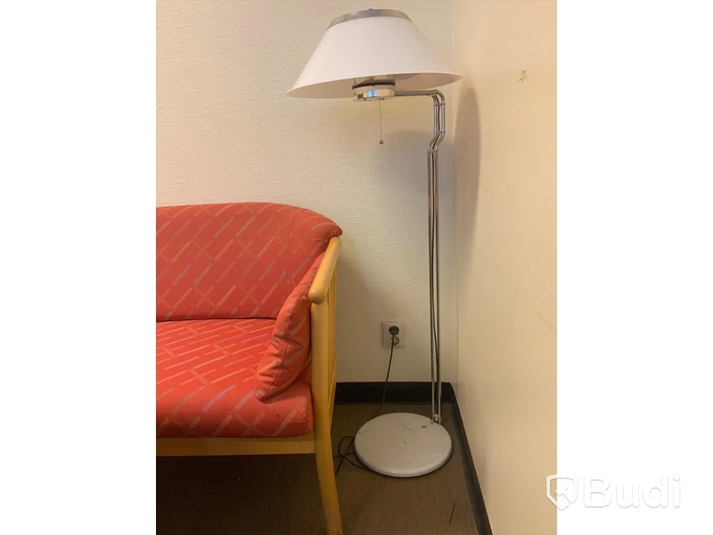 Soffa, fåtölj 2st, bord och golvlampa  - Rum 3127