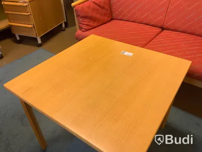 Soffa, fåtölj 2st, bord och golvlampa  - Rum 3127