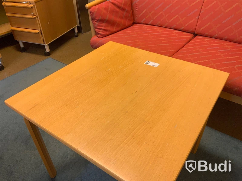 Soffa, fåtölj 2st, bord och golvlampa  - Rum 3127