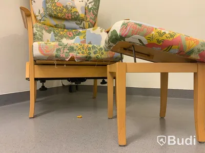 Fåtölj, justerbar rygg med justerbar fotpall- Rum 3068