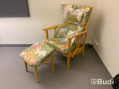Fåtölj, justerbar rygg med justerbar fotpall- Rum 3068