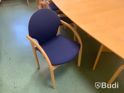 Matbord med tillhörande 10st karmstolar inklusive Jalusihyllor 2st - Rum 3065