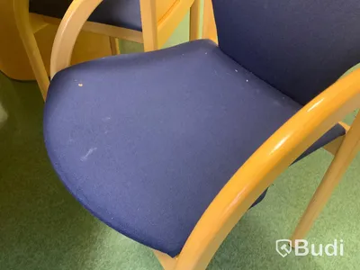 Matbord med tillhörande 10st karmstolar inklusive Jalusihyllor 2st - Rum 3065