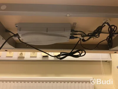 Skrivbord, elektriskt höj- och sänkbart EFG inklusive hurts - Rum 3107
