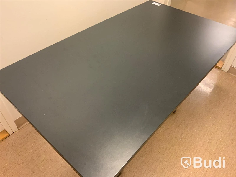 Svart bord - Rum 3058
