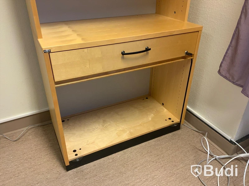 Bokhylla med jalusi EFG - Rum 3106
