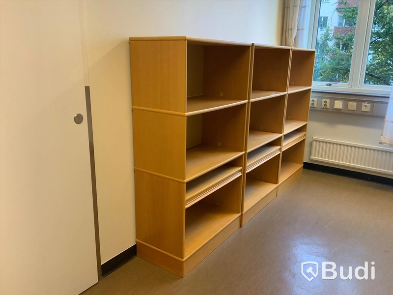 Bokhylla med jalusi, 3st, Kinnarps  - Rum 3049