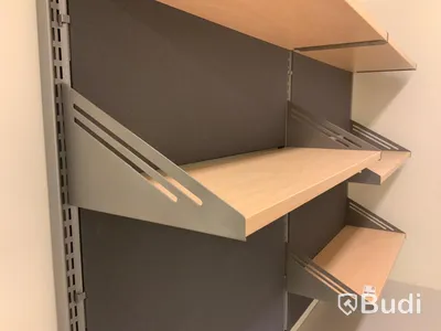 Vägghylla 2sektioner, hyllplan 5st - Rum 3023