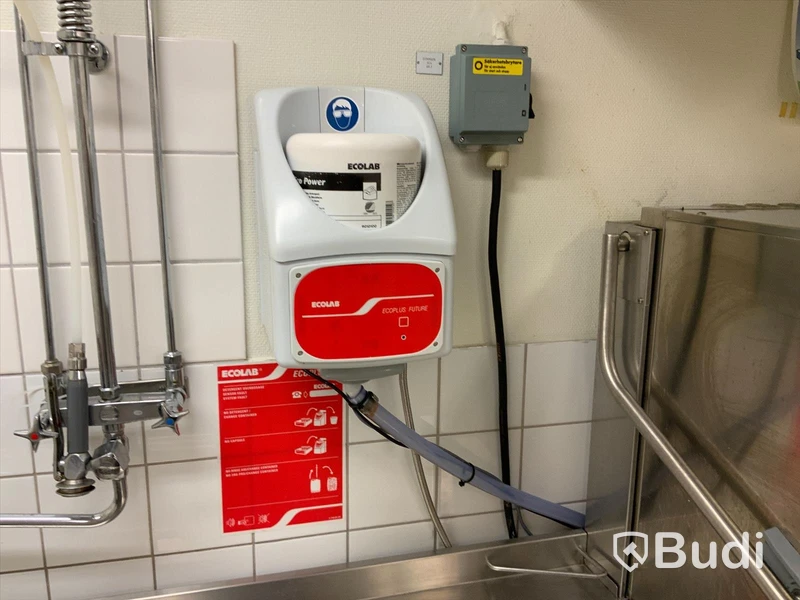Backdiskmaskin Electrolux WT 65 EIa År 2007 ink in och utmatningsbänk samt doserare Ecolab. Rum 4036