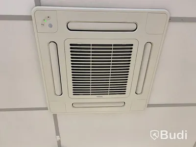 Toshiba AC med en utedel och 2 st innedelar, 1st fjärr. Utedel RAS-M18UAV-E