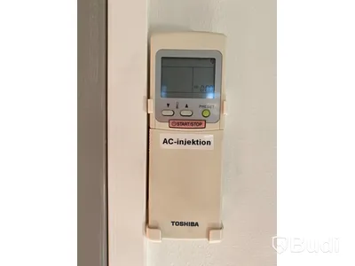 Toshiba AC med en utedel och 2 st innedelar, 1st fjärr. Utedel RAS-M18UAV-E