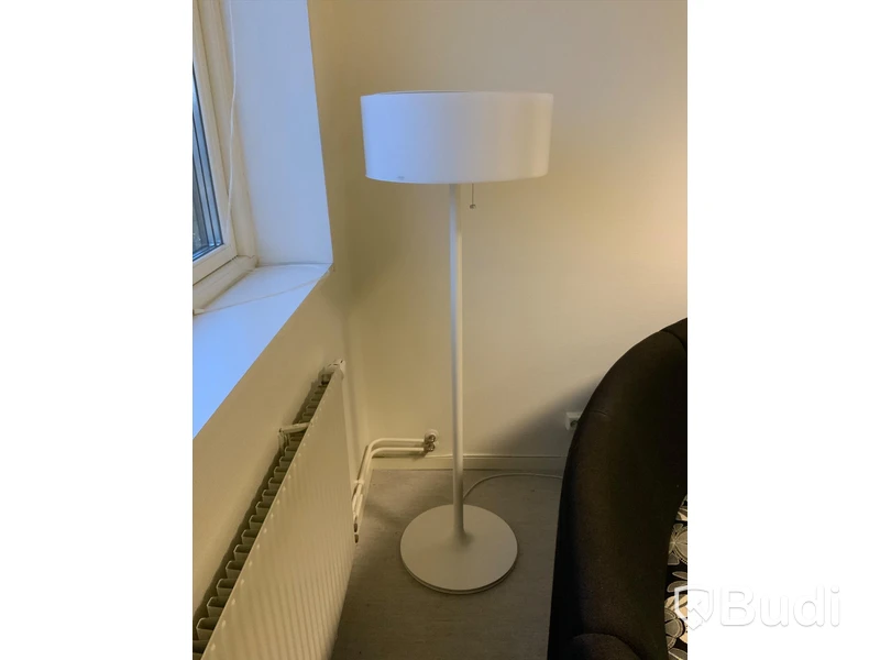 Hörnsoffa inklusive bord och golvlampa  - våning 6