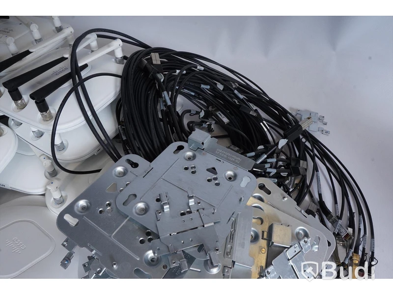 Cisco trådlöst nätverkssystem Huvudenhet Cisco 5550 Wireless Controller 5508 med 60 st licenser, 33st Cisco Air-LAP1262N-E-K9 820.11n samt 10st AIR-CAP1602I-E-K9 ink div kablage och fästplattor