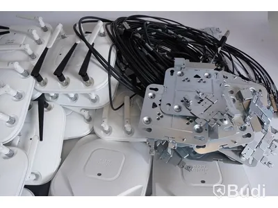 Cisco trådlöst nätverkssystem Huvudenhet Cisco 5550 Wireless Controller 5508 med 60 st licenser, 33st Cisco Air-LAP1262N-E-K9 820.11n samt 10st AIR-CAP1602I-E-K9 ink div kablage och fästplattor
