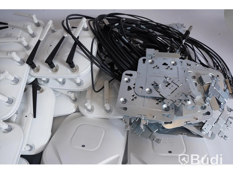 Cisco trådlöst nätverkssystem Huvudenhet Cisco 5550 Wireless Controller 5508 med 60 st licenser, 33st Cisco Air-LAP1262N-E-K9 820.11n samt 10st AIR-CAP1602I-E-K9 ink div kablage och fästplattor