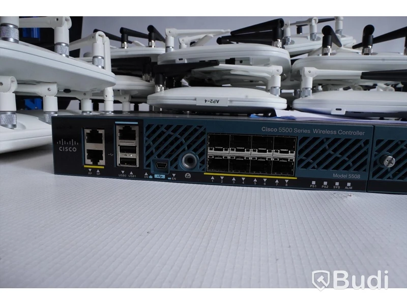 Cisco trådlöst nätverkssystem Huvudenhet Cisco 5550 Wireless Controller 5508 med 60 st licenser, 33st Cisco Air-LAP1262N-E-K9 820.11n samt 10st AIR-CAP1602I-E-K9 ink div kablage och fästplattor
