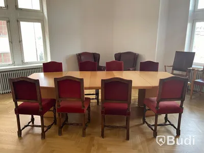 Konferensbord och 8st stolar