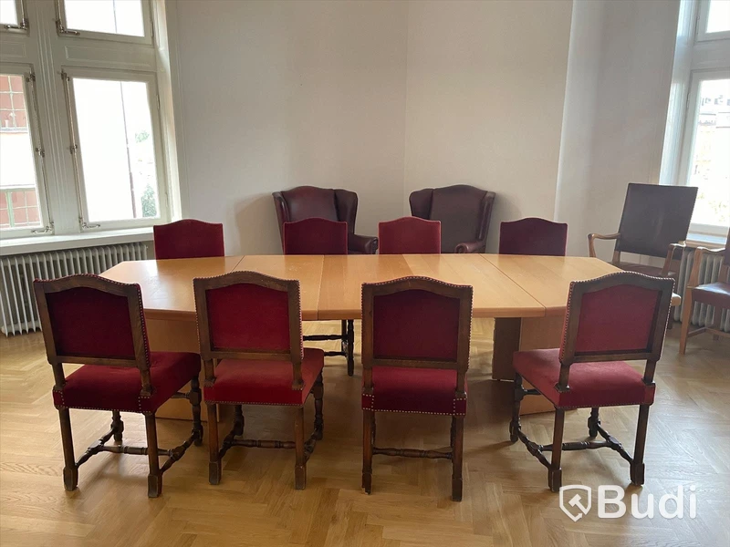 Konferensbord och 8st stolar