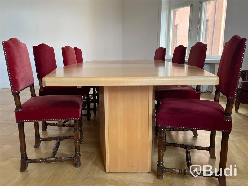 Konferensbord och 8st stolar