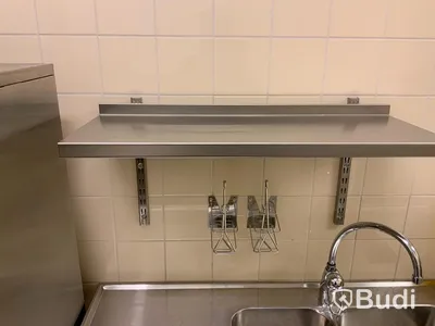 Dragbänk och diskbänk samt hyllor - Rum 1035