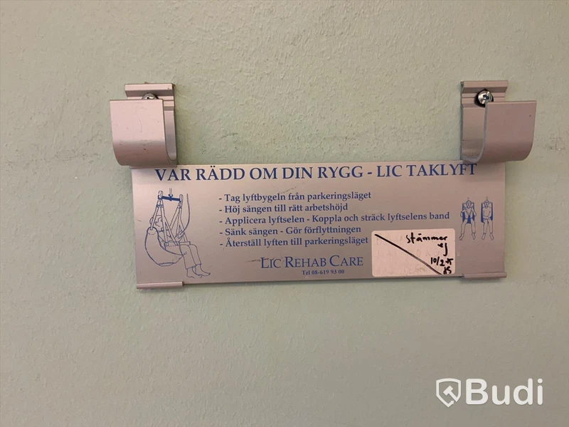 Patientlyft med stativ väggmontage - Rum 4116