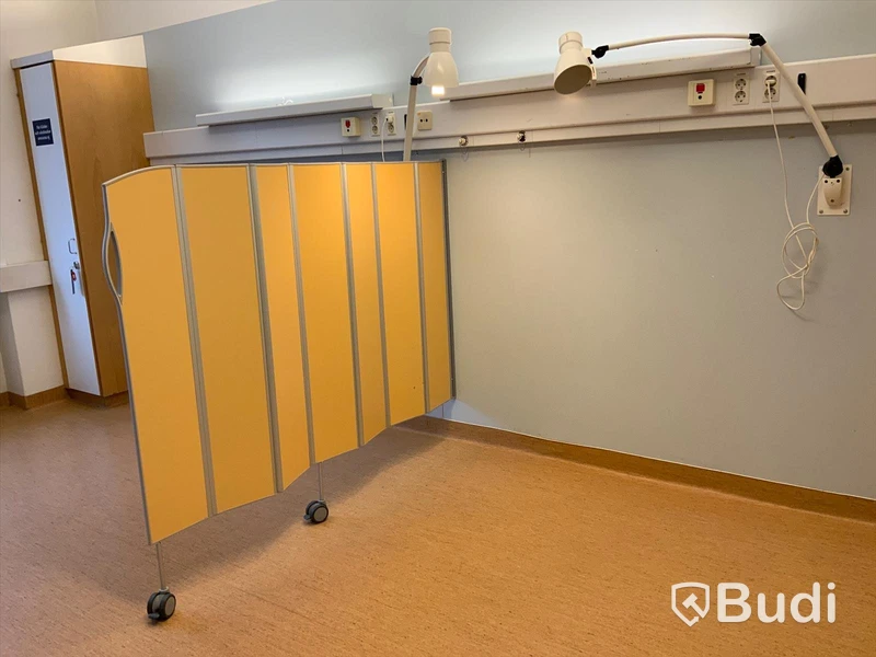 2st Sänglampor vit och 1st vikvägg - Rum 4115