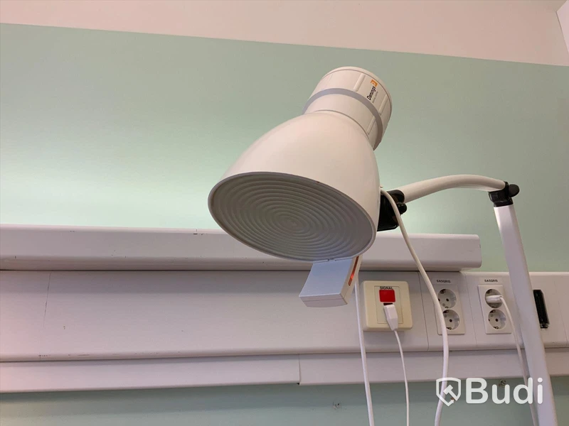 2st Sänglampor vit och 1st vikvägg - Rum 4114