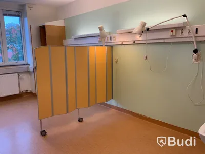 2st Sänglampor vit och 1st vikvägg - Rum 4114