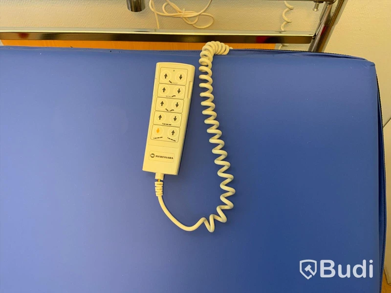 Sjukhussäng elektrisk justerbar - Rum 4077