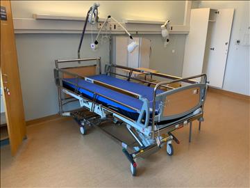 Sjukhussäng elektrisk justerbar- Rum 4069