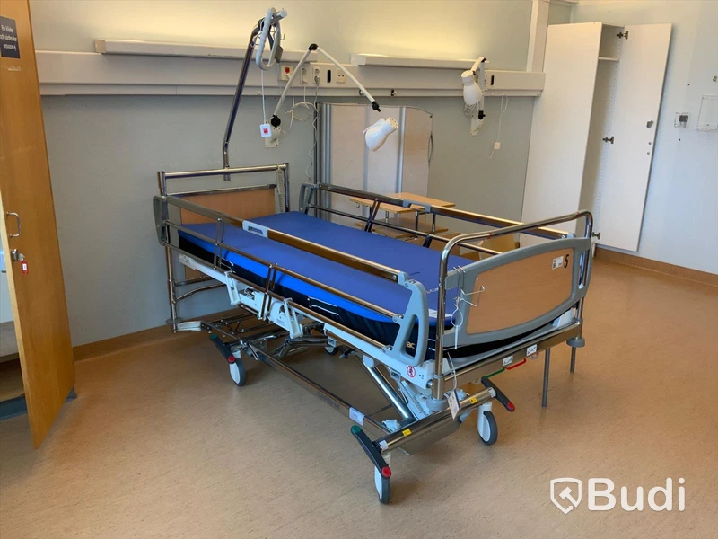 Sjukhussäng elektrisk justerbar- Rum 4069