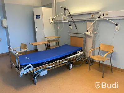 Sjukhussäng elektrisk justerbar- Rum 4063