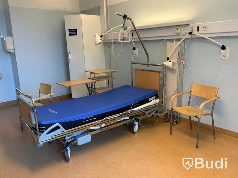 Sjukhussäng elektrisk justerbar- Rum 4063