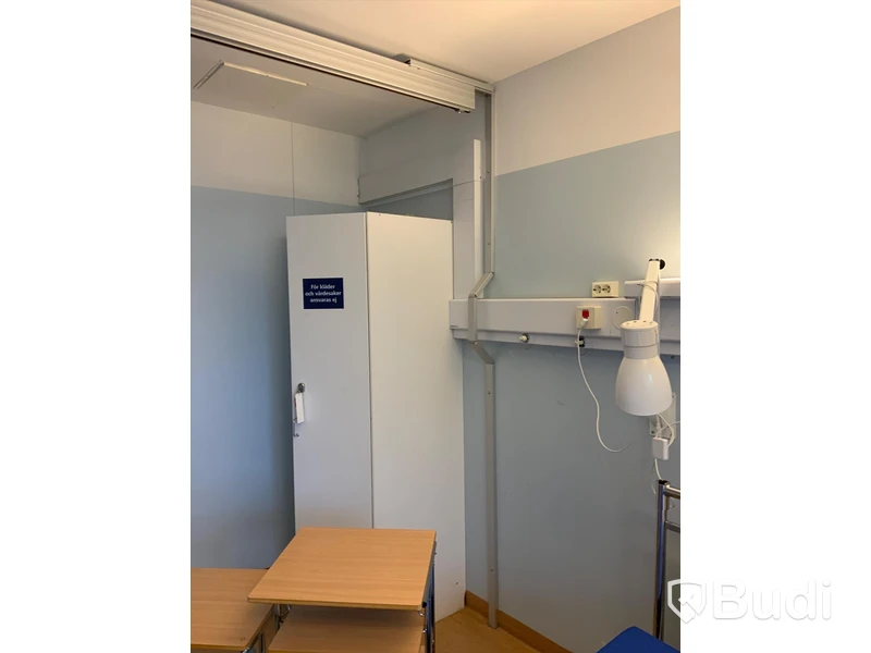 Patientlyft med stativ väggmontage - Rum 4063