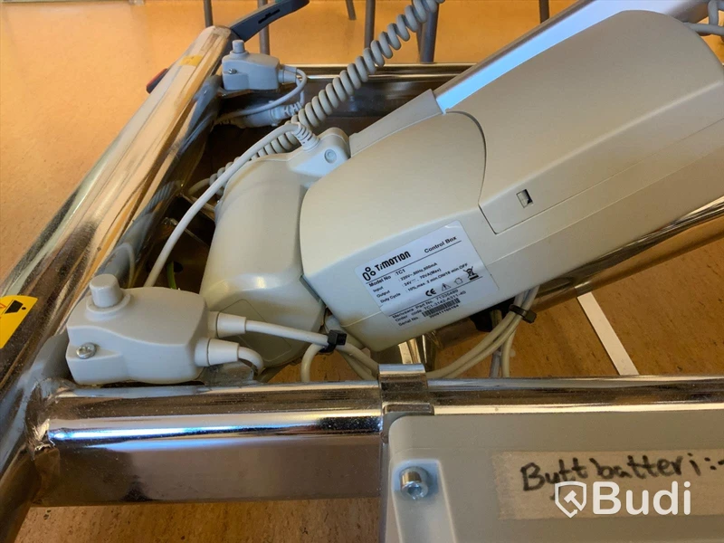 Sjukhussäng elektrisk justerbar - Rum 4033