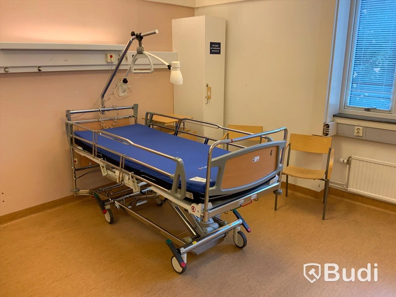 Sjukhussäng elektrisk justerbar - Rum 4033