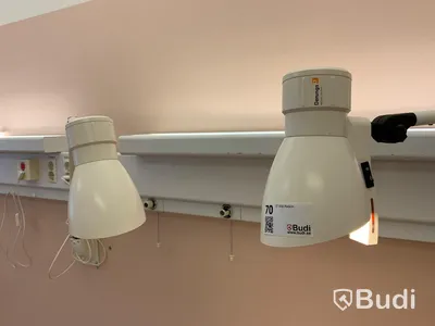 2st Sänglampor vit och 1 st sängbord - Rum 4033