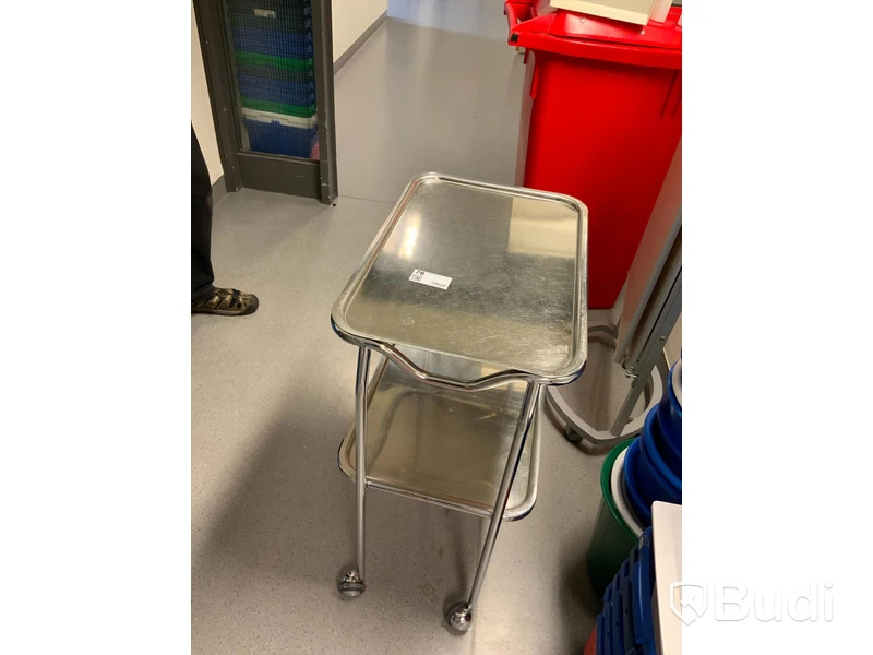 Rullvagn med underhylla - Rum 4071