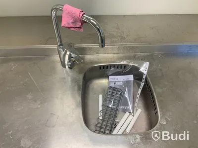 Tredelad dragbänk med diskho och diskmaskin - Rum 3062