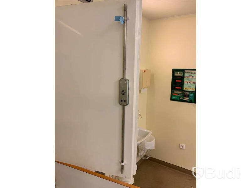 Dragbänk tvådelad och kemiskåp med utsug och underskåp - Rum 3064
