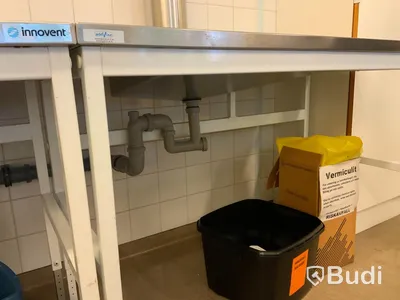 Dragbänk tvådelad och kemiskåp med utsug och underskåp - Rum 3064
